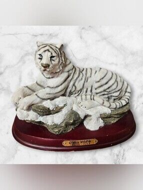 Vintage Classic Wildlife Collection White Bengal Tiger Resin Sculpture Figurine